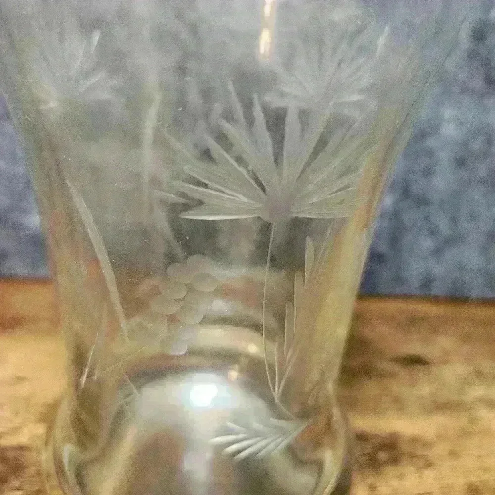 Vintage Clear Glass Liquor Decanter With Cut Fern Pattern No stopper - Picture 8 of 10